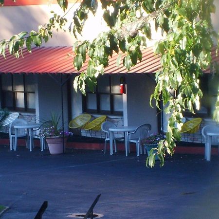 Capricorn Motel Royale 1000 Islands Lansdowne Экстерьер фото