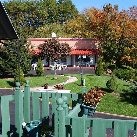 Capricorn Motel Royale 1000 Islands Lansdowne Экстерьер фото