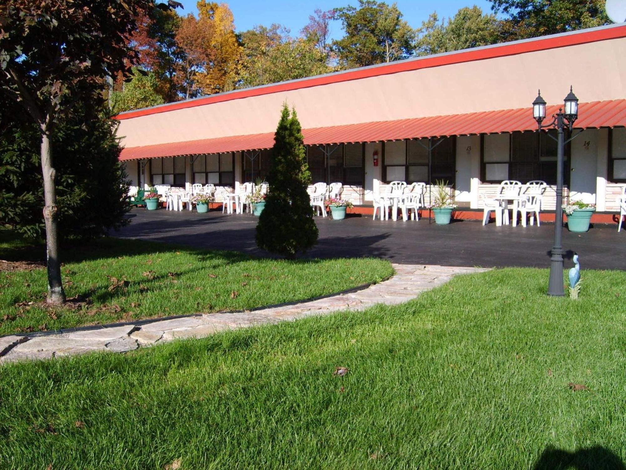 Capricorn Motel Royale 1000 Islands Lansdowne Экстерьер фото