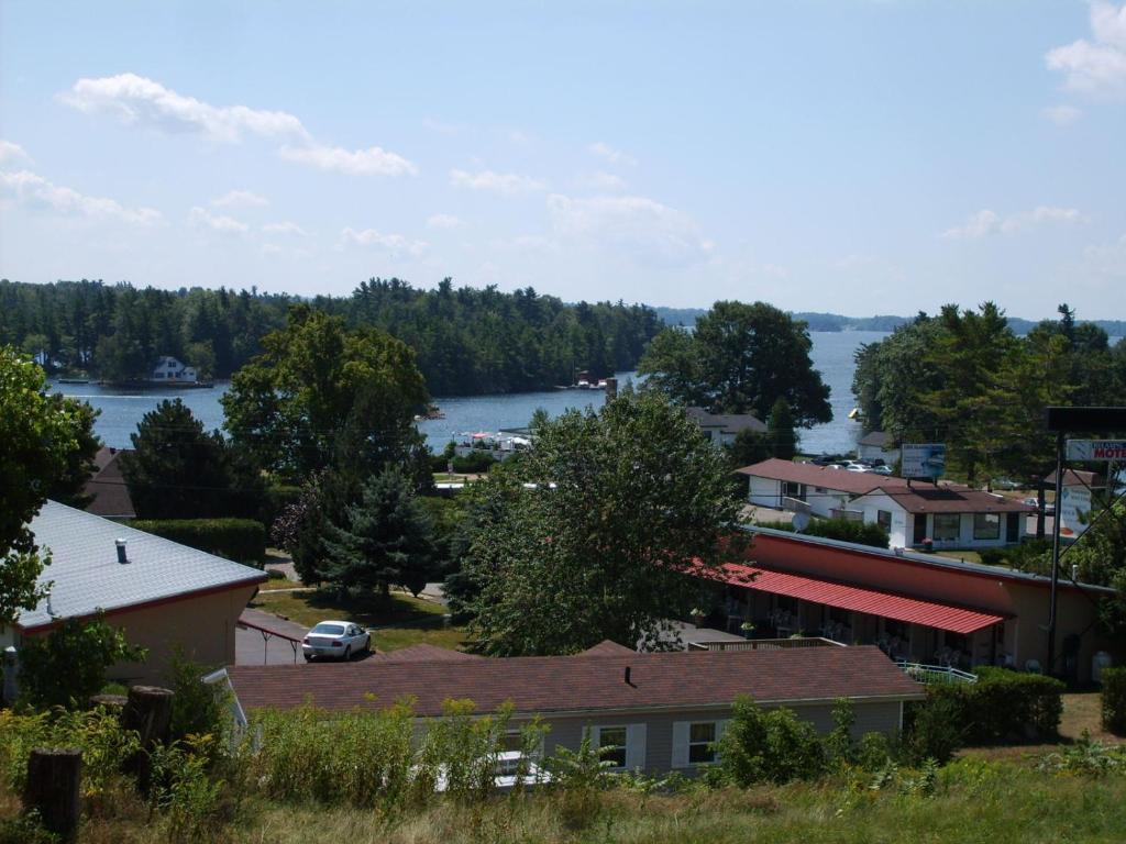 Capricorn Motel Royale 1000 Islands Lansdowne Экстерьер фото