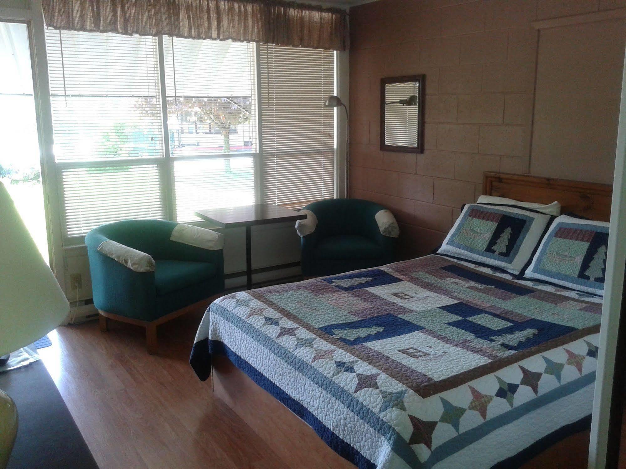 Capricorn Motel Royale 1000 Islands Lansdowne Экстерьер фото