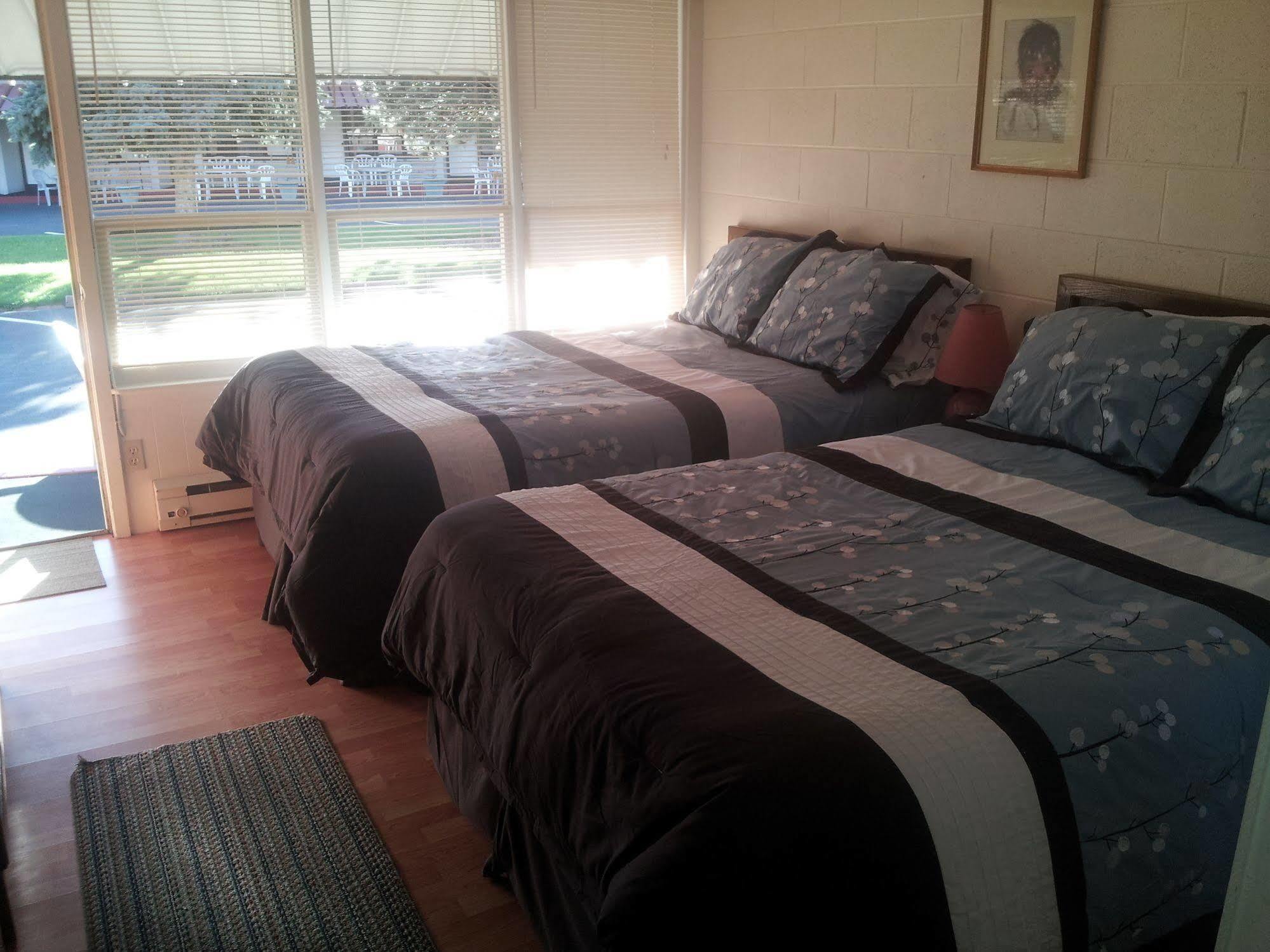 Capricorn Motel Royale 1000 Islands Lansdowne Экстерьер фото