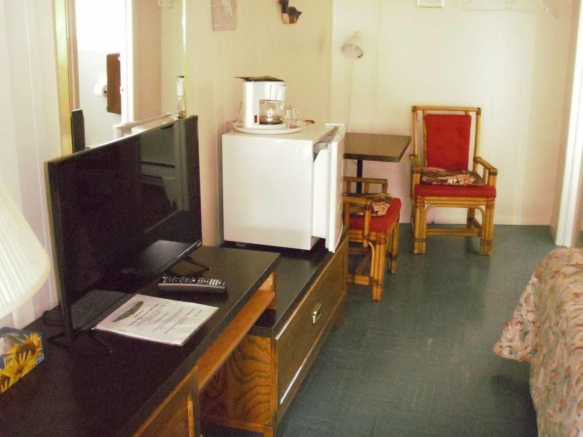 Capricorn Motel Royale 1000 Islands Lansdowne Экстерьер фото