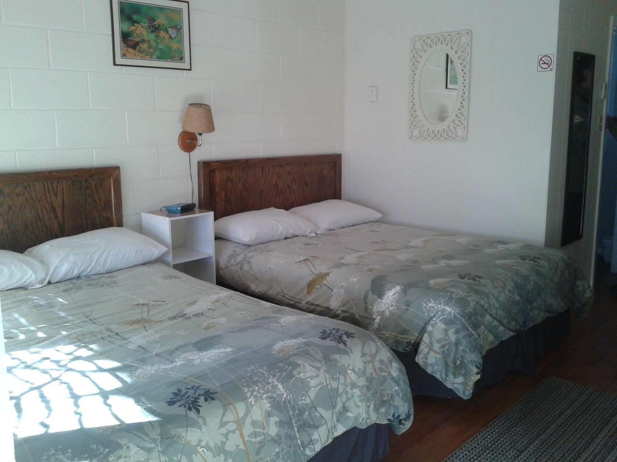 Capricorn Motel Royale 1000 Islands Lansdowne Экстерьер фото