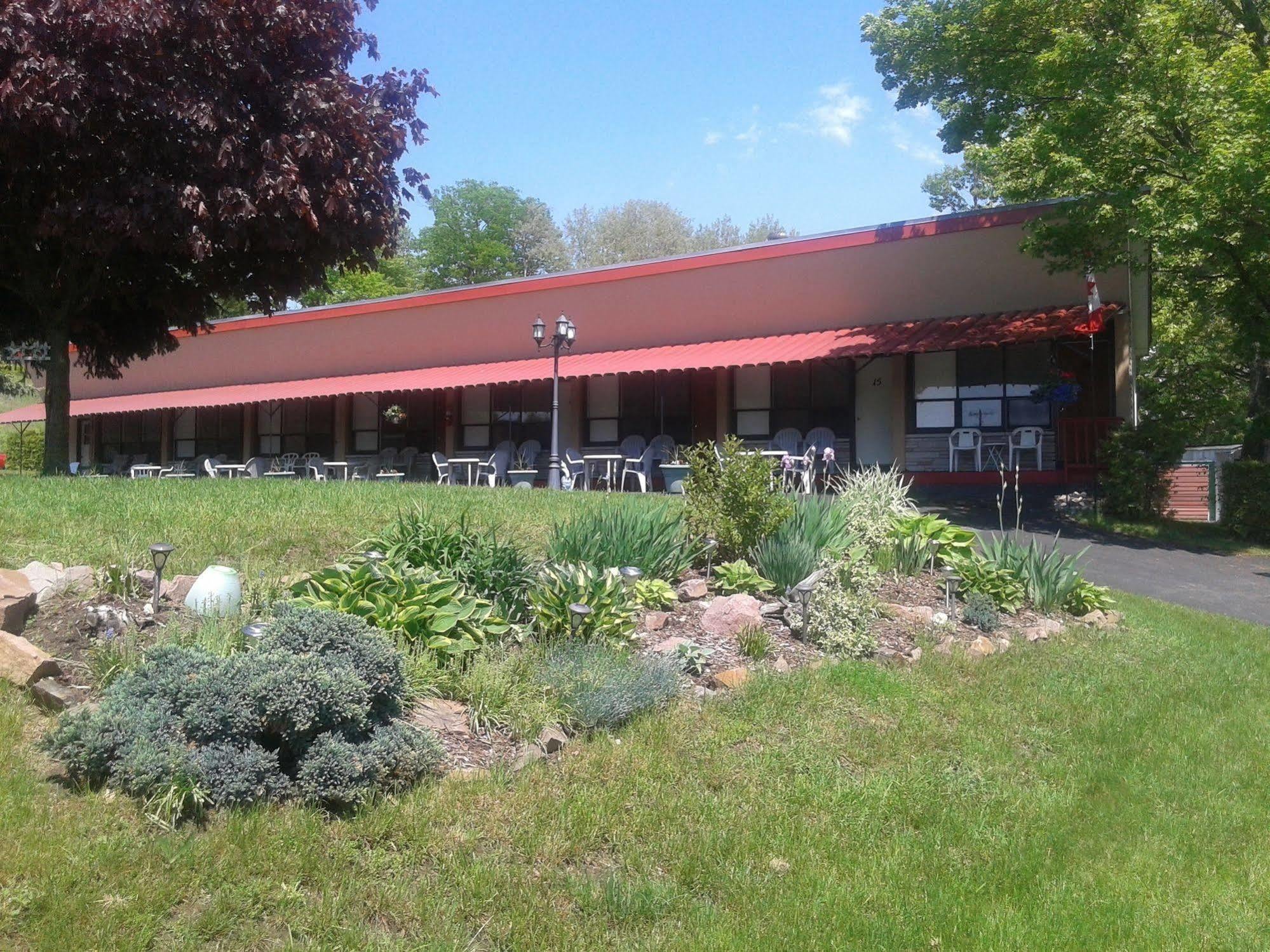 Capricorn Motel Royale 1000 Islands Lansdowne Экстерьер фото